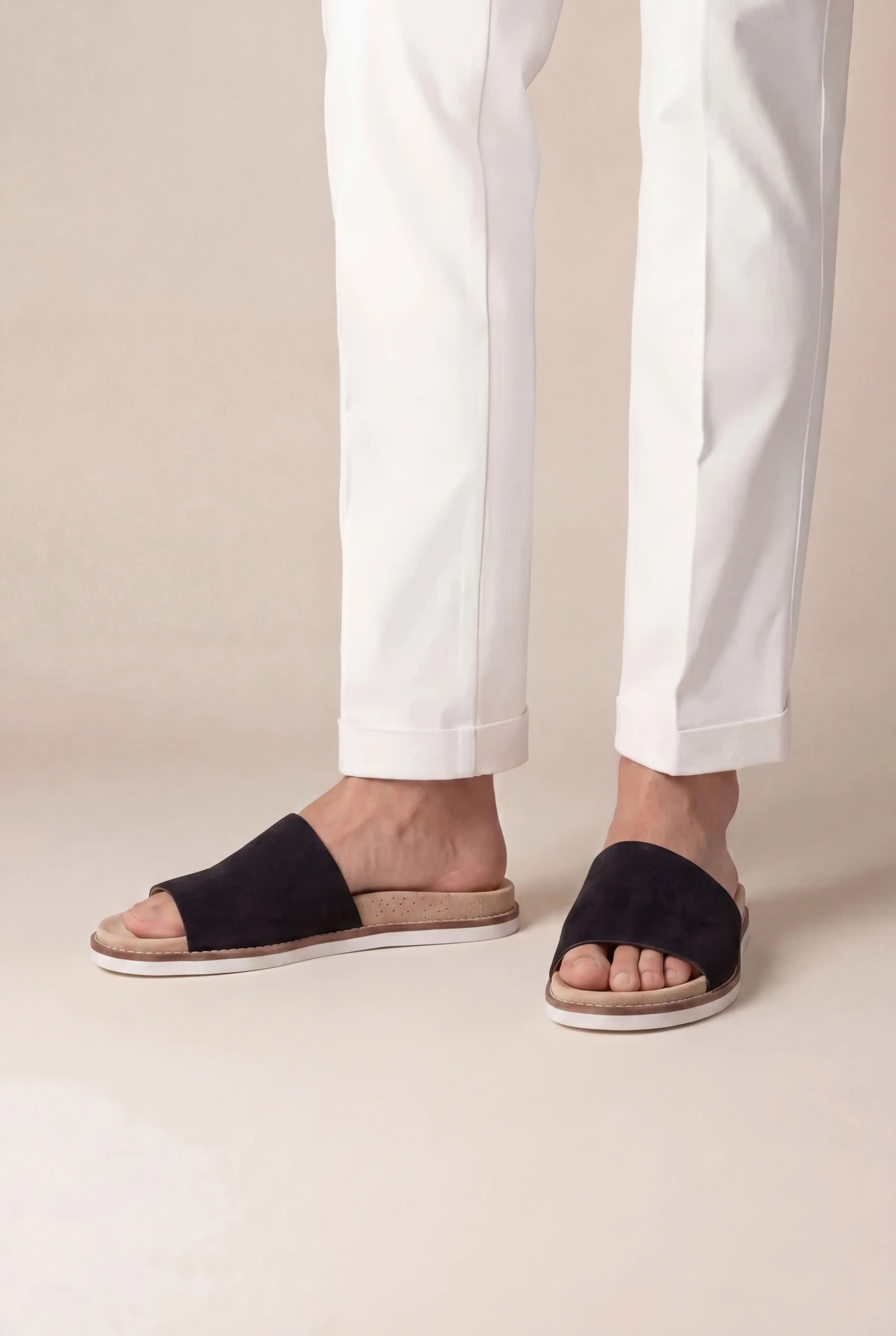 Nervaro Leather Slide Black